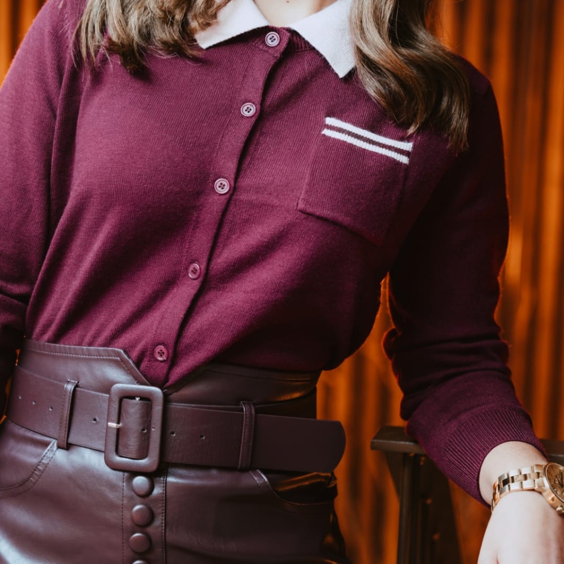 Look camisola + saia bordô