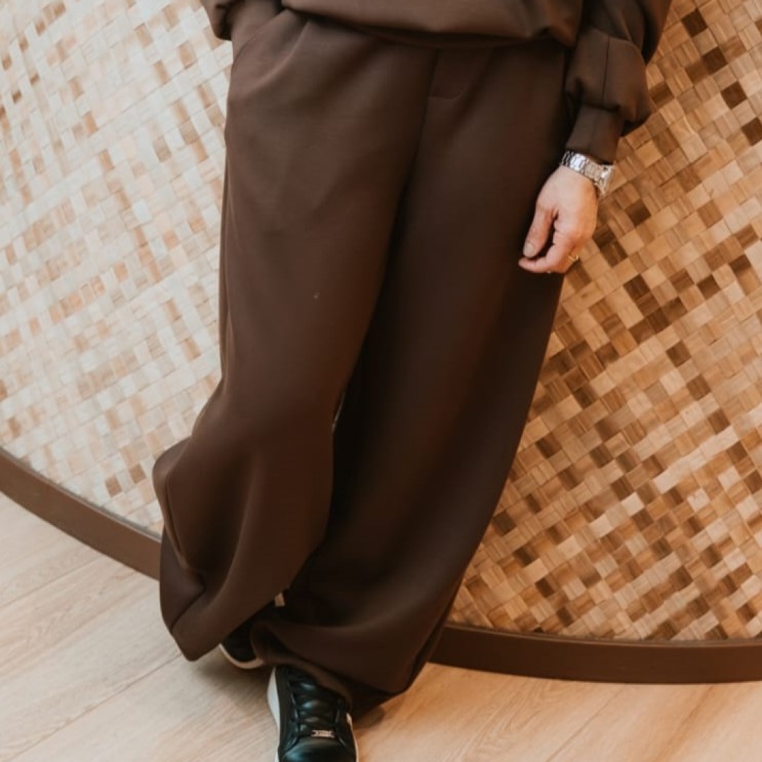 Calça desportiva castanha