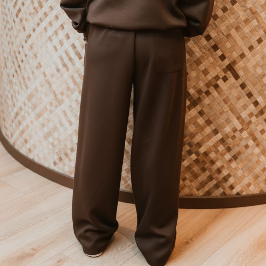 Calça desportiva castanha