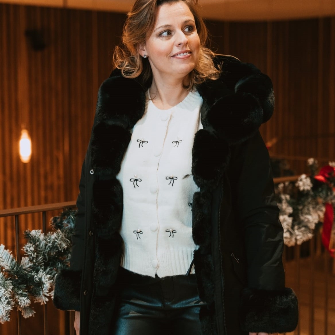 Quispo preto com capuz