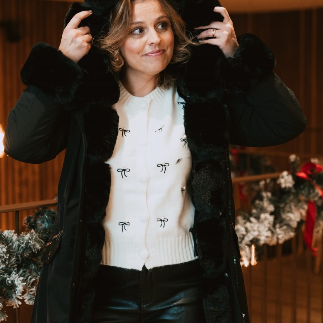 Quispo preto com capuz