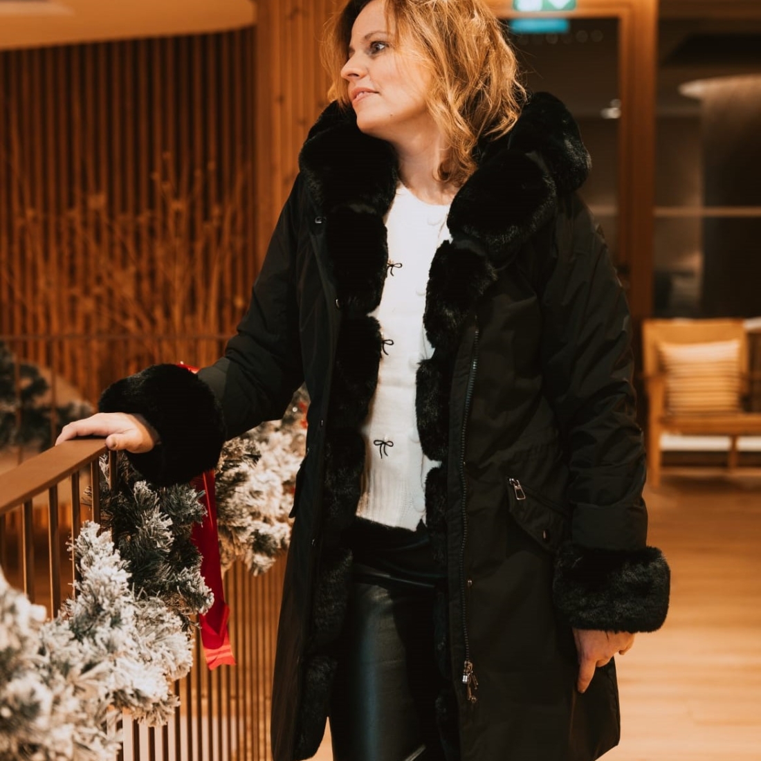 Quispo preto com capuz