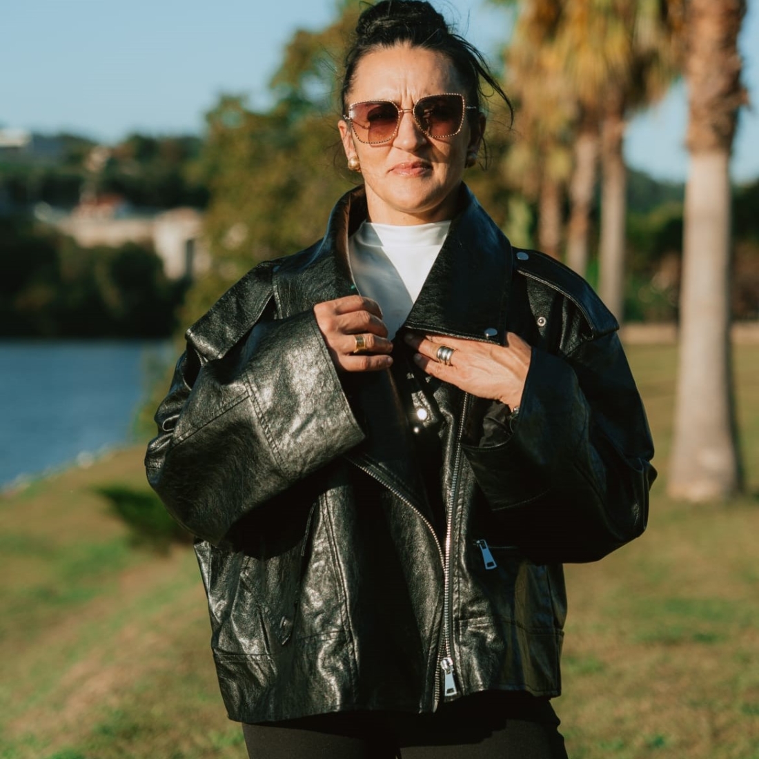 Casaca em ecopele oversize
