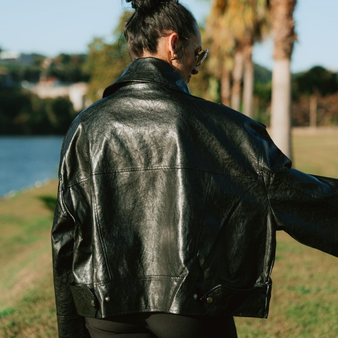 Casaca em ecopele oversize