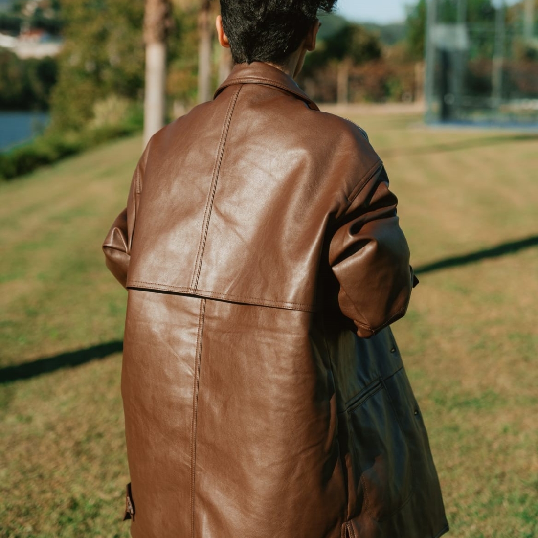 Casaca em ecopele oversize, castanha