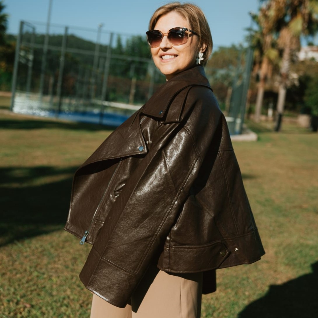 Casaca em ecopele oversize