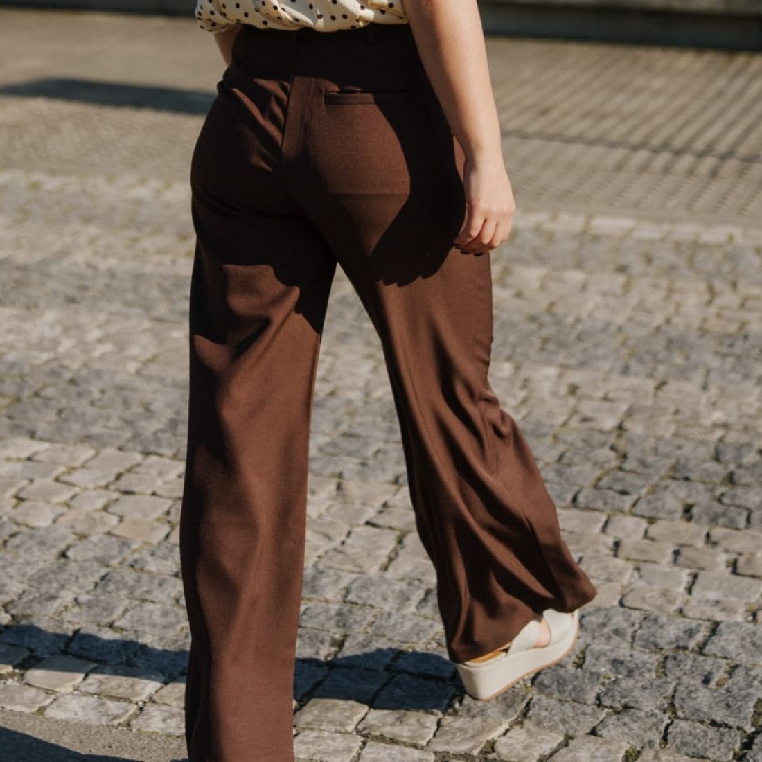 Calça castanha