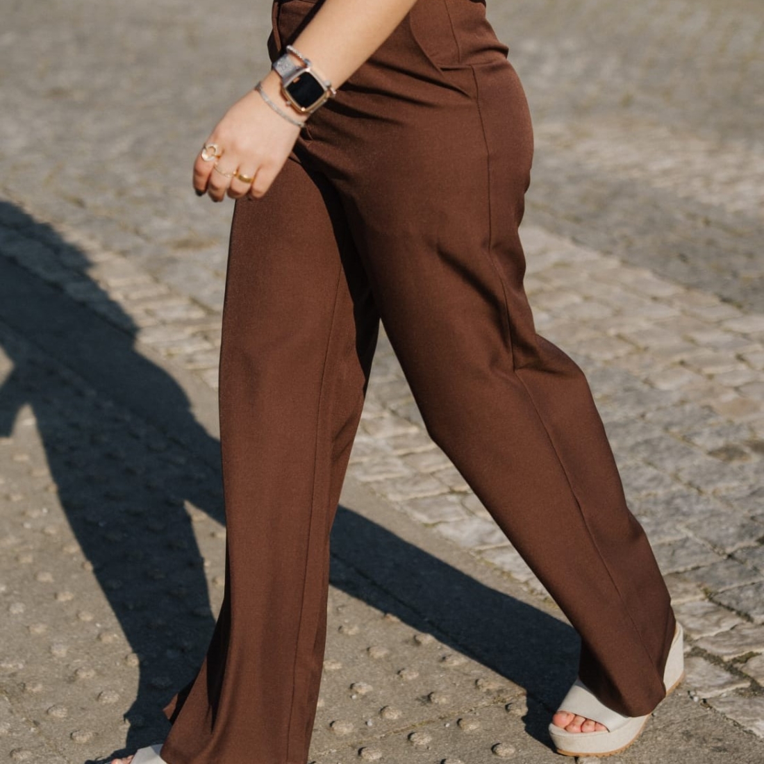 Calça castanha