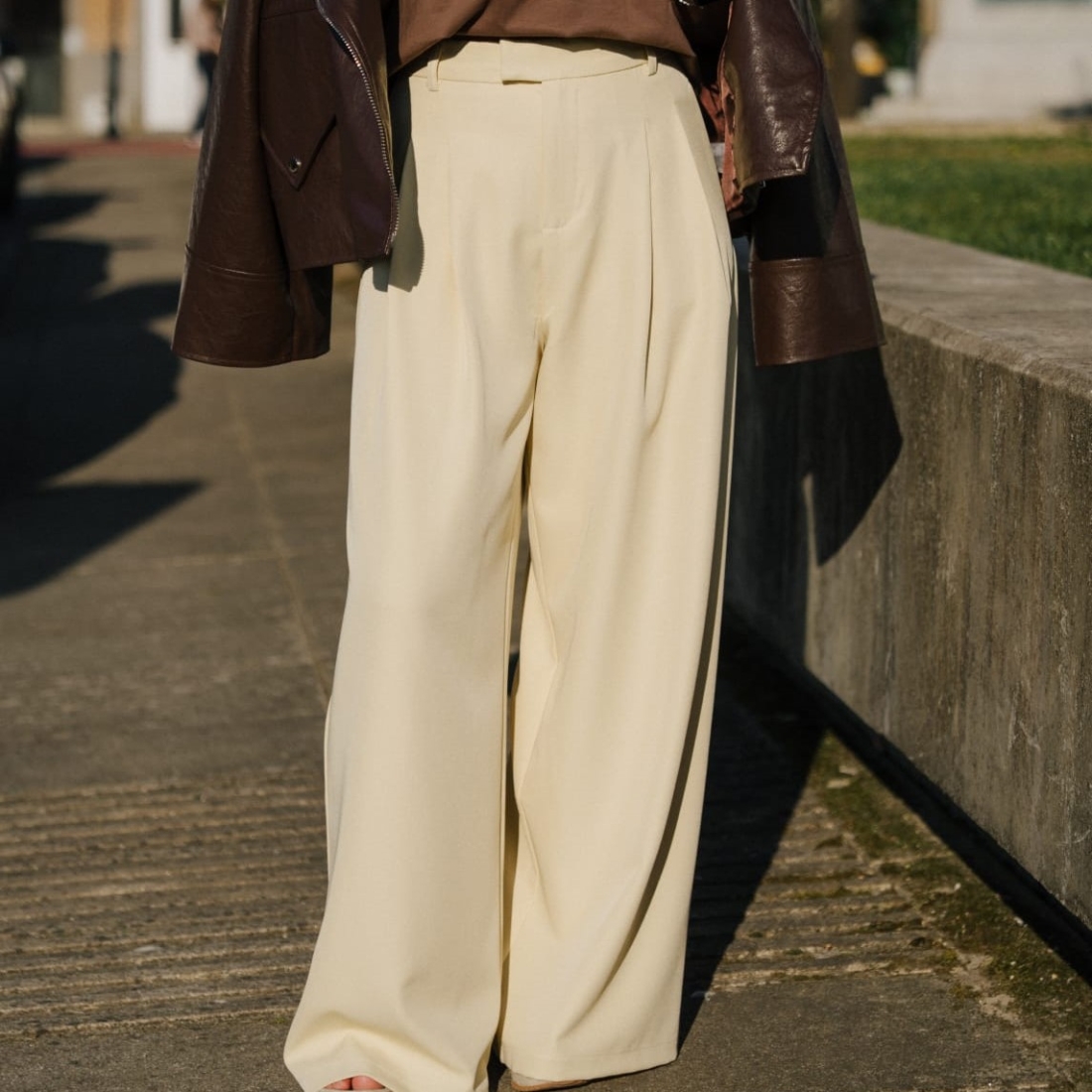 Calça branca ou amarela