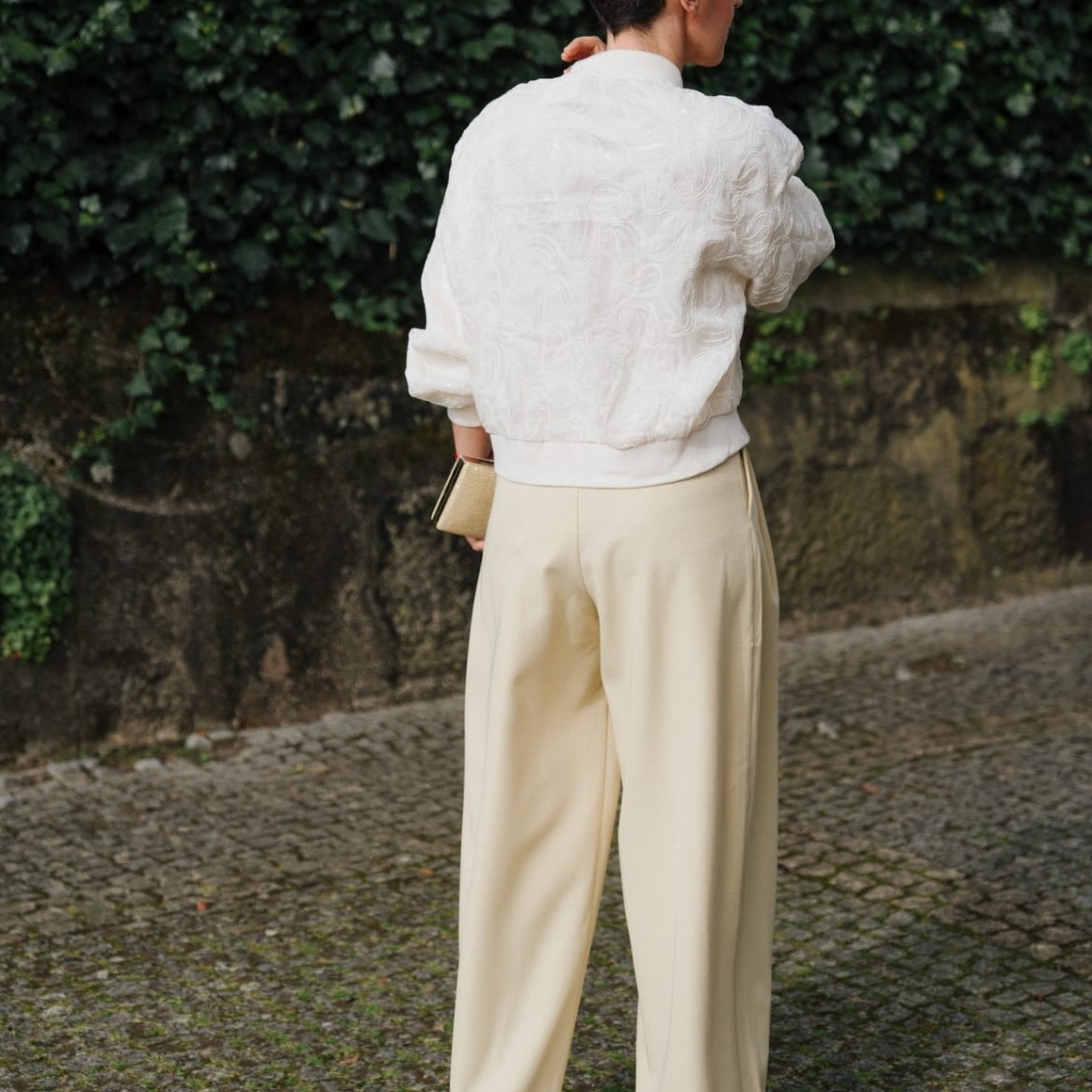 Calça branca ou amarela